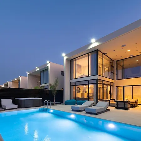 فيلة Trapezia Luxury Living *