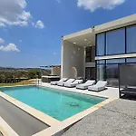 Trapezia Luxury Living Βίλα