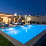 Βίλα Trapezia Luxury Living