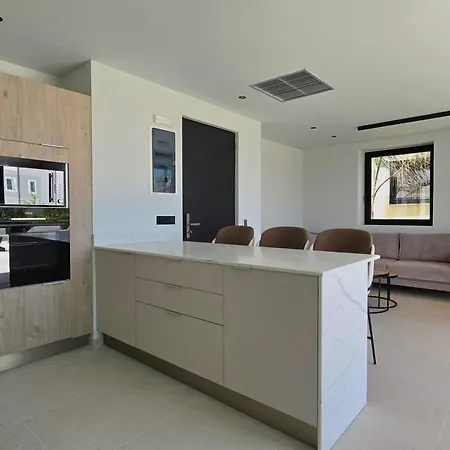 Trapezia Luxury Living Vila *
